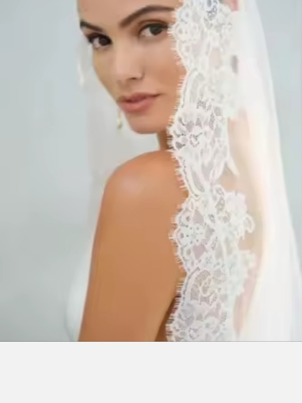 Delicate Off White Lace-Edged Bridal Veil